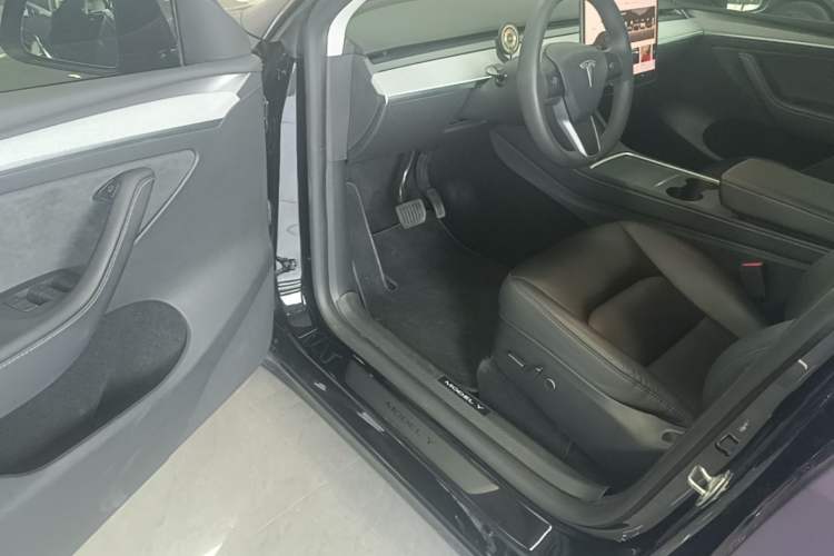 Used Tesla Model Y 2023 Rear-Wheel-Drive Version Driver Seat