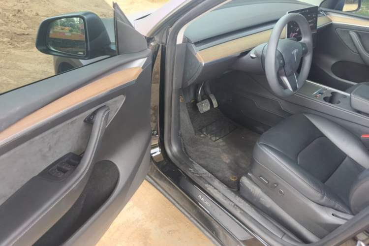 Used Tesla Model Y 2023 Long-Range All-Wheel-Drive Version Driver Seat
