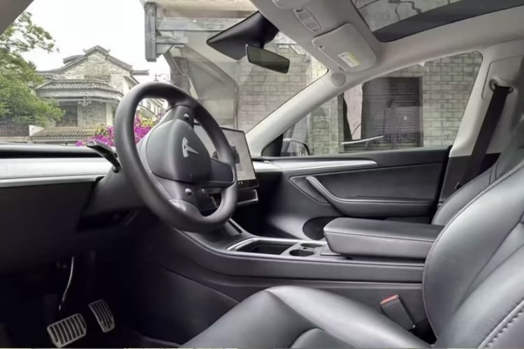 Used Tesla Model Y 2023 Long-Range All-Wheel-Drive Version Exterior 6