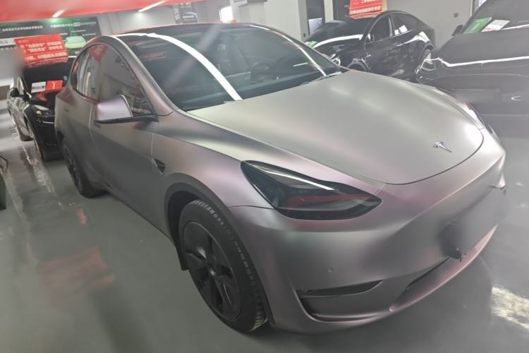 Used Tesla Model Y 2023 Long-Range All-Wheel-Drive Version Front Right 45 Deg