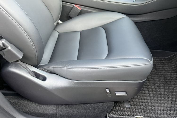 Used Tesla Model Y 2023 Rear-Wheel-Drive Version Interior 10