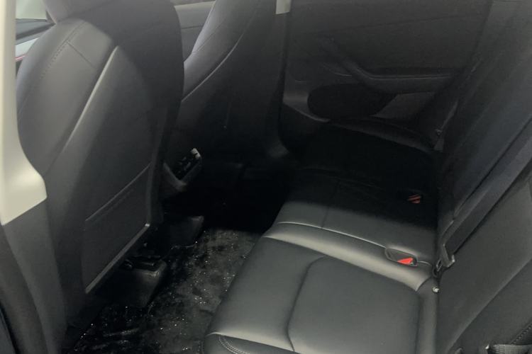 Used Tesla Model Y 2023 Rear-Wheel-Drive Version Interior 2
