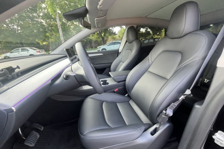 Used Tesla Model Y 2023 Rear-Wheel-Drive Version Interior 5