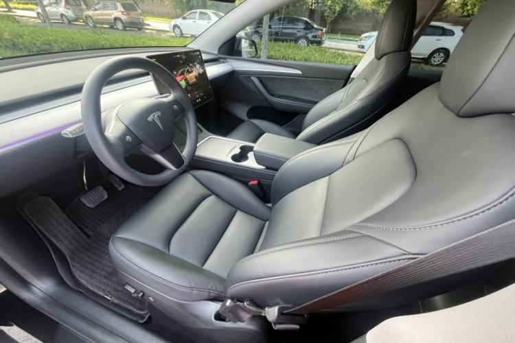 Used Tesla Model Y 2023 Rear-Wheel-Drive Version Interior 6