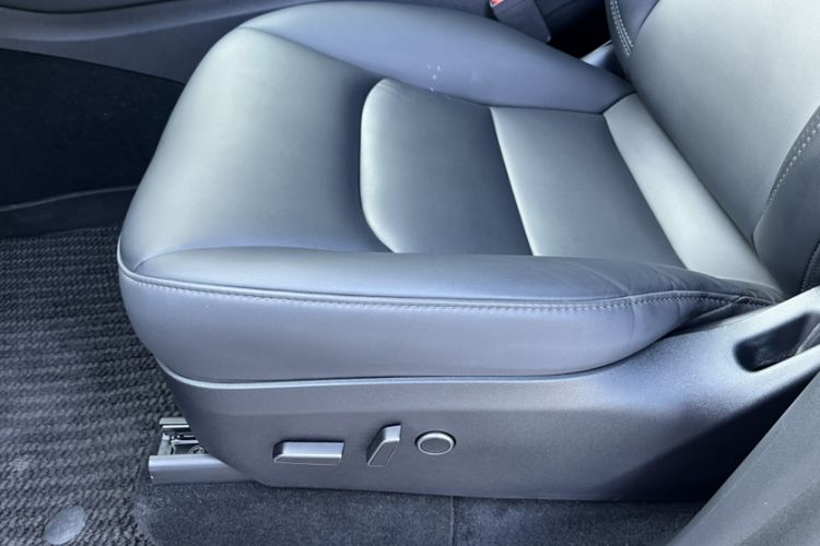 Used Tesla Model Y 2023 Rear-Wheel-Drive Version Interior 7
