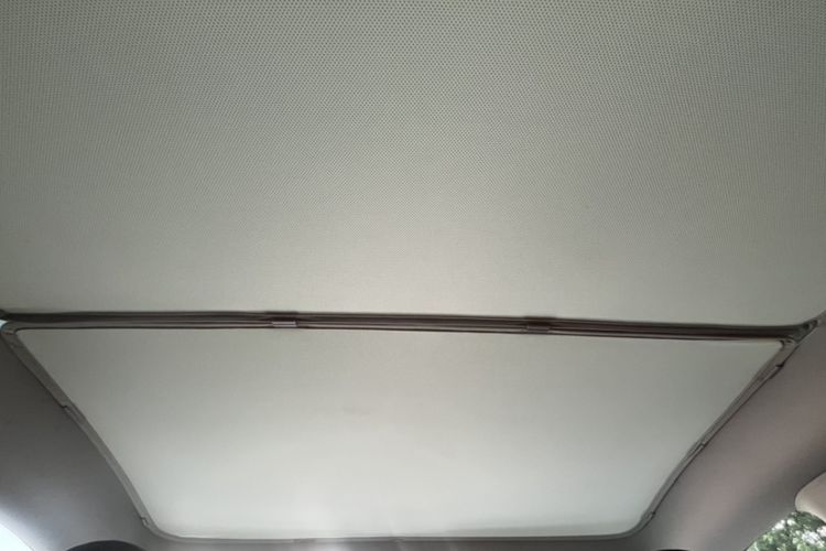 Used Tesla Model Y 2023 Rear-Wheel-Drive Version Interior 8
