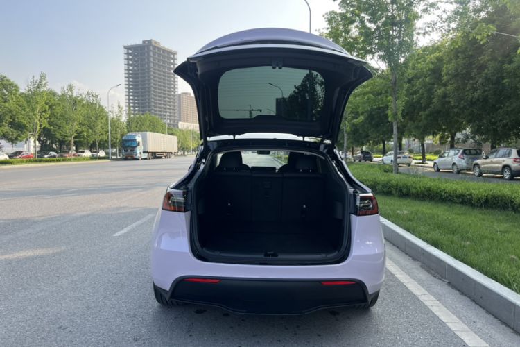 Used Tesla Model Y 2023 Rear-Wheel-Drive Version Interior 9