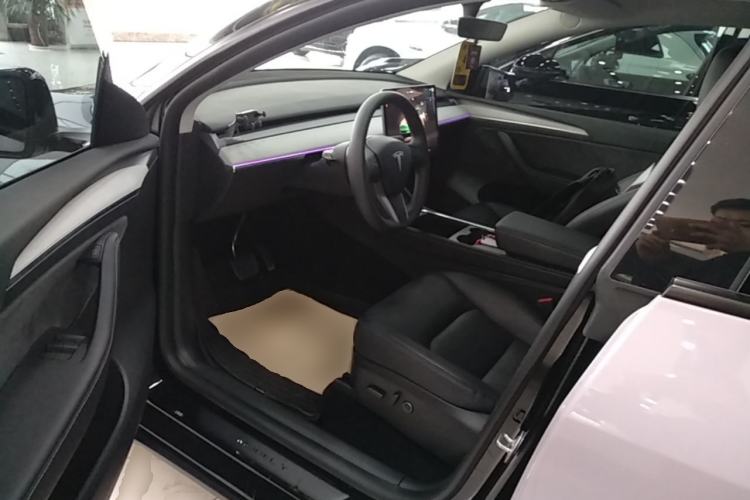 Used Tesla Model Y 2023 Rear-Wheel-Drive Version Left Front Seat