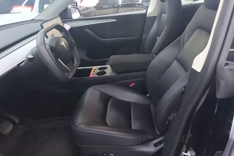 Used Tesla Model Y 2023 Rear-Wheel-Drive Version Left Front Seat
