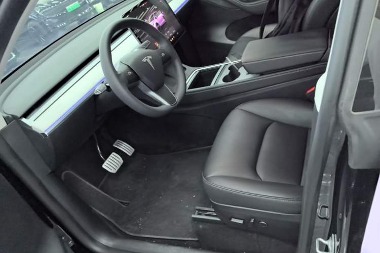 Used Tesla Model Y 2023 High-Performance All-Wheel-Drive Version Left Front Seat