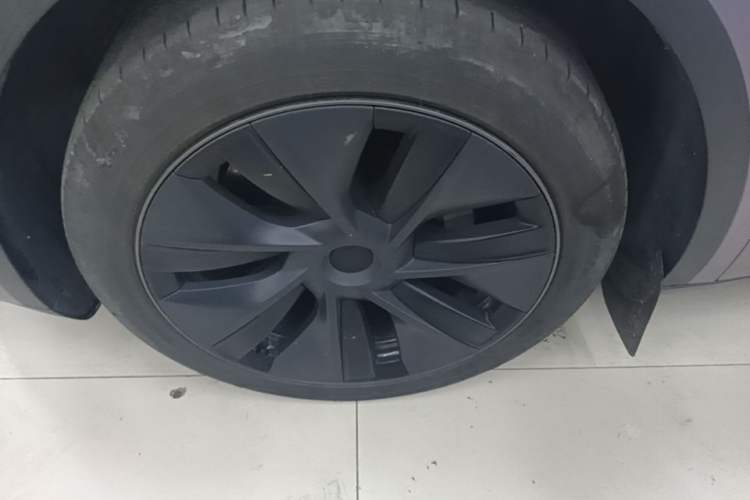 Used Tesla Model Y 2023 Rear-Wheel-Drive Version Left Front Wheel Hub