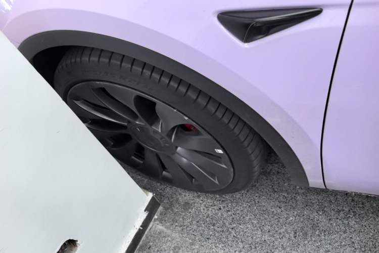 Used Tesla Model Y 2023 High-Performance All-Wheel-Drive Version Left Front Wheel Hub