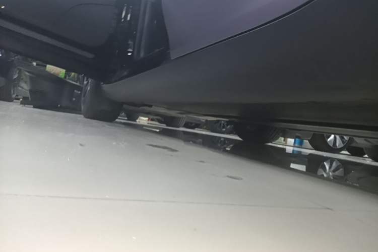 Used Tesla Model Y 2023 Rear-Wheel-Drive Version Left Side Sill
