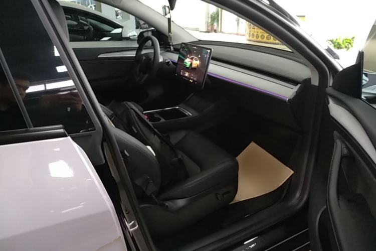 Used Tesla Model Y 2023 Rear-Wheel-Drive Version Right Front Seat