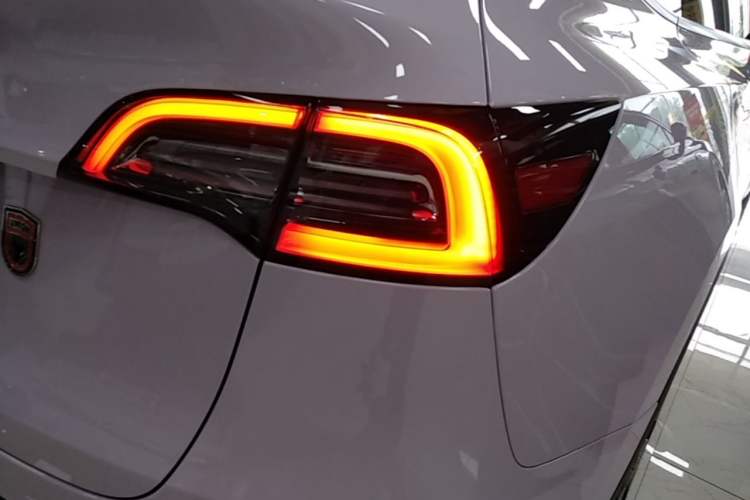 Used Tesla Model Y 2023 Rear-Wheel-Drive Version Right Rear Taillight
