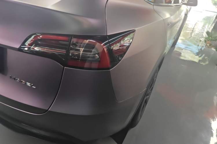 Used Tesla Model Y 2023 Long-Range All-Wheel-Drive Version Right Rear Taillight