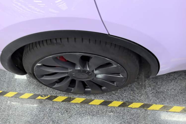 Used Tesla Model Y 2023 High-Performance All-Wheel-Drive Version Right Rear Wheel Hub