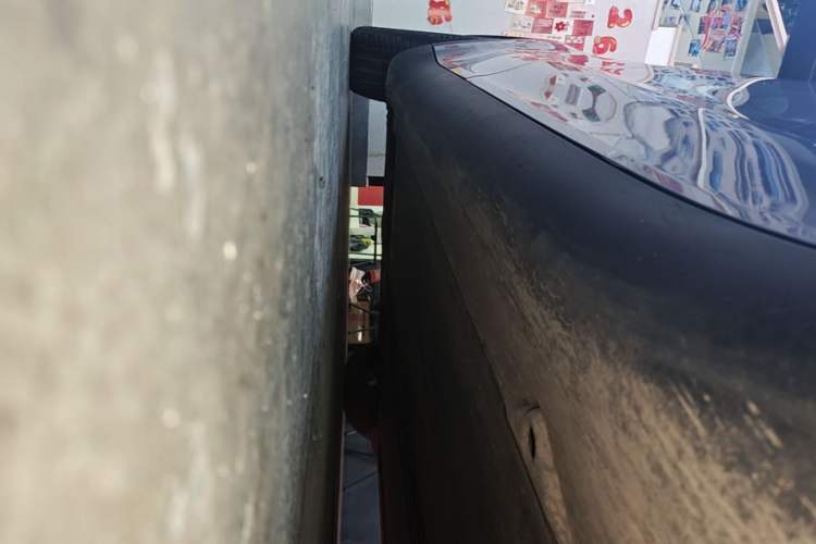 Used Tesla Model Y 2023 Rear-Wheel-Drive Version Right Side Sill