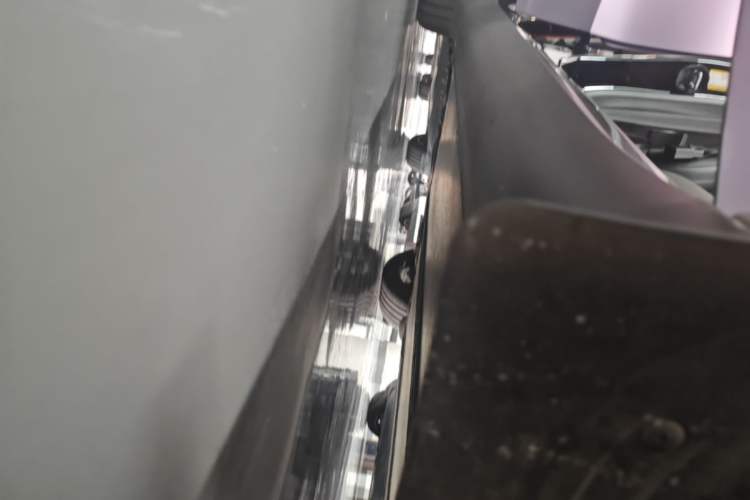 Used Tesla Model Y 2023 Long-Range All-Wheel-Drive Version Right Side Sill