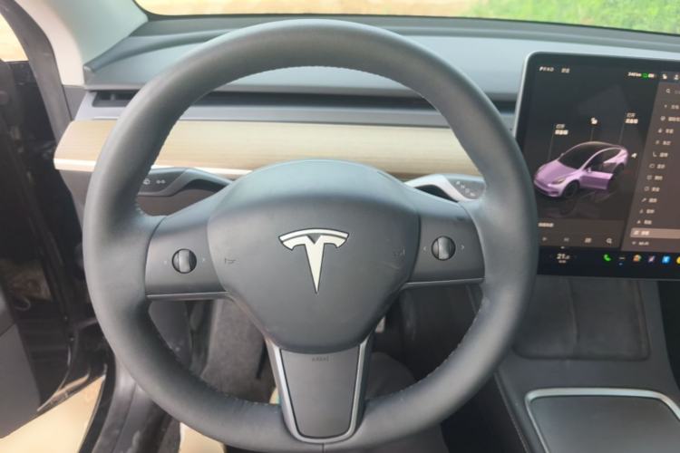 Used Tesla Model Y 2023 Long-Range All-Wheel-Drive Version Steering Wheel
