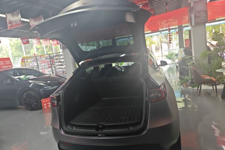 Used Tesla Model Y 2023 Long-Range All-Wheel-Drive Version Trunk