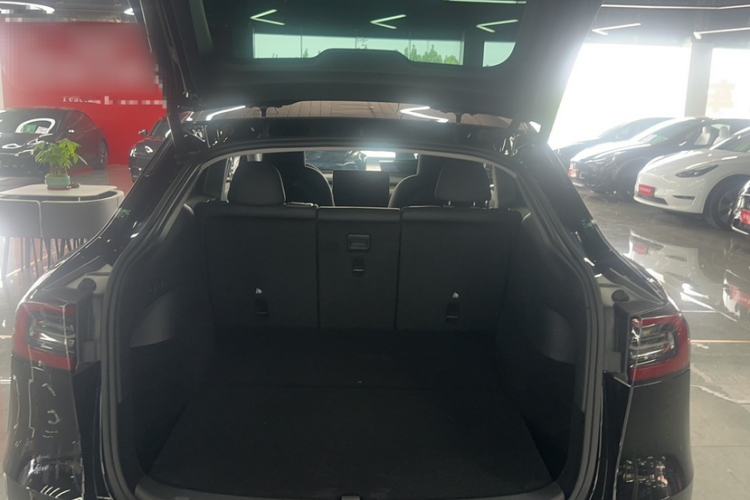 Used Tesla Model Y 2023 Rear-Wheel-Drive Version Trunk