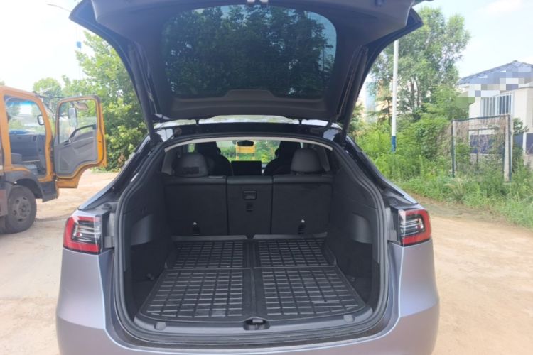 Used Tesla Model Y 2023 Long-Range All-Wheel-Drive Version Trunk