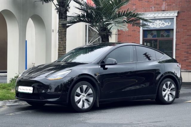 Used Tesla Model Y 2023 Long-Range All-Wheel-Drive Version