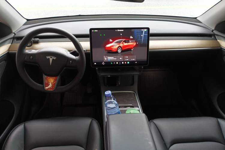 Used Tesla Model Y 2023 Long-Range All-Wheel-Drive Version Center Console