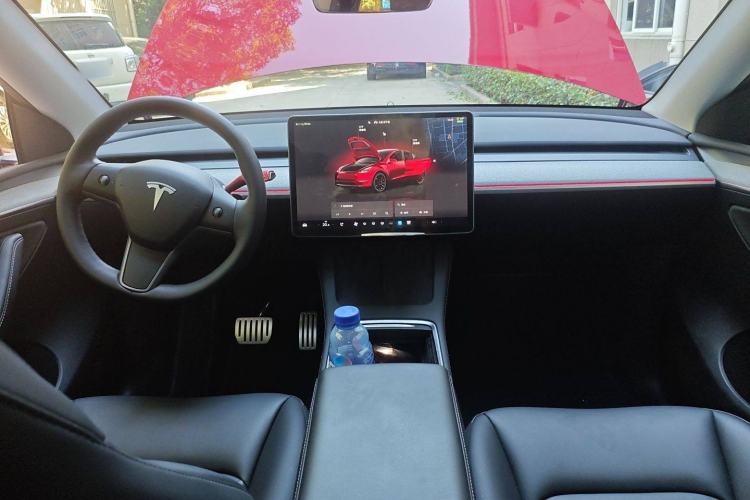 Used Tesla Model Y 2023 High-Performance All-Wheel-Drive Version Center Console