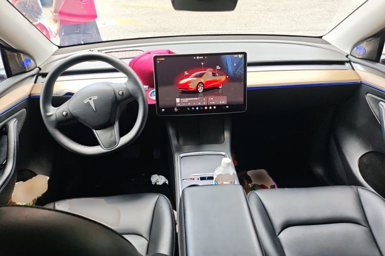 Used Tesla Model Y 2023 Long-Range All-Wheel-Drive Version Center Console