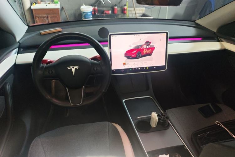 Used Tesla Model Y 2023 Rear-Wheel-Drive Version Center Console