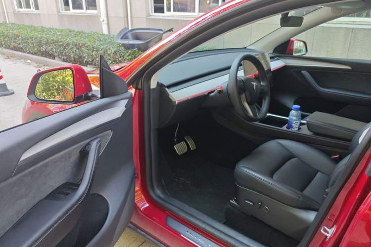 Used Tesla Model Y 2023 High-Performance All-Wheel-Drive Version Driver Seat