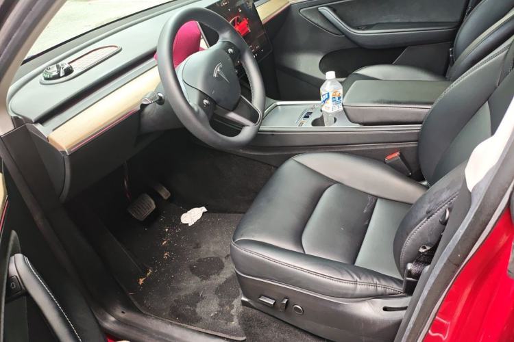 Used Tesla Model Y 2023 Long-Range All-Wheel-Drive Version Driver Seat