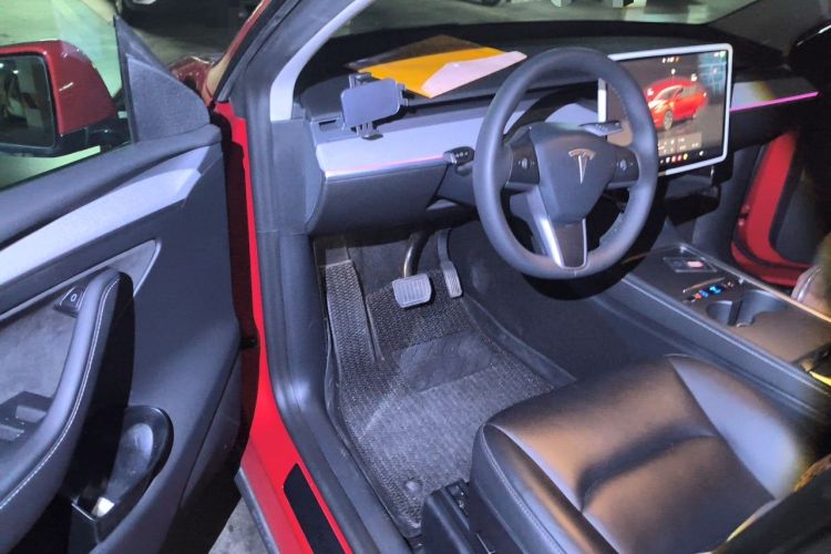 Used Tesla Model Y 2023 Long-Range All-Wheel-Drive Version Driver Seat