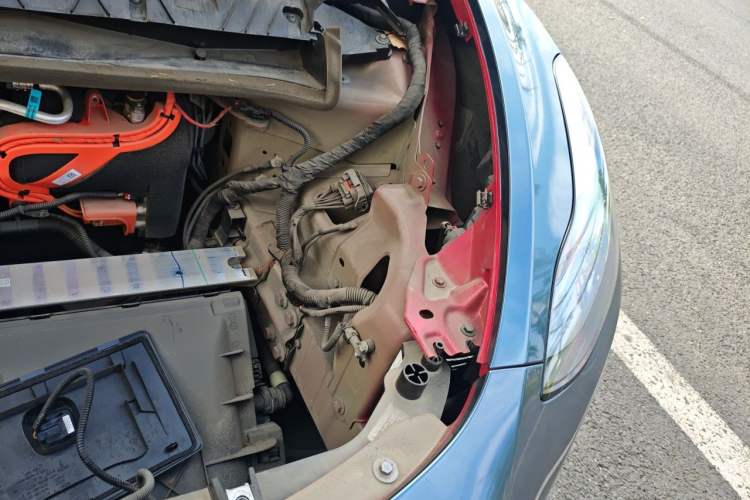 Used Tesla Model Y 2023 Rear-Wheel-Drive Version Engine Bay Left