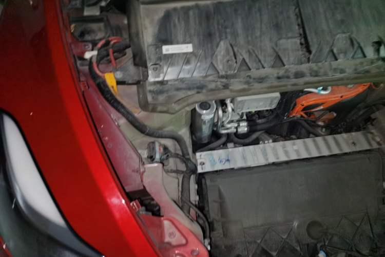 Used Tesla Model Y 2023 Rear-Wheel-Drive Version Engine Bay Right