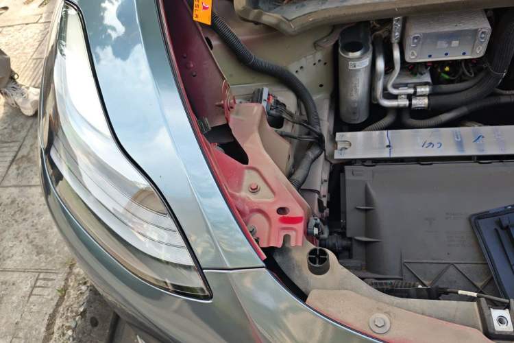 Used Tesla Model Y 2023 Rear-Wheel-Drive Version Engine Bay Right