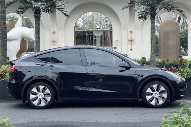 Used Tesla Model Y 2023 Long-Range All-Wheel-Drive Version Exterior 1