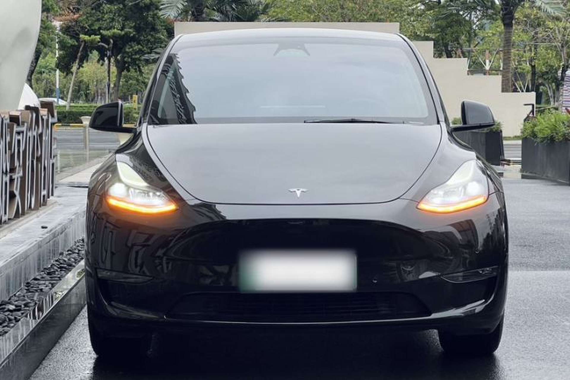 Used Tesla Model Y 2023 Long-Range All-Wheel-Drive Version Exterior 6