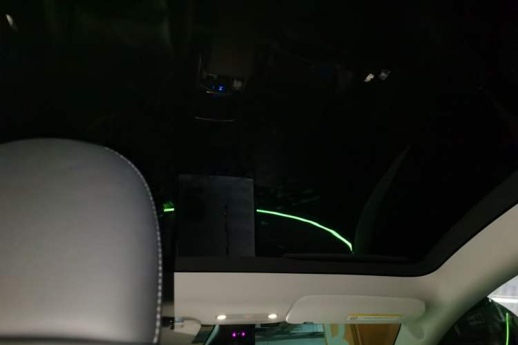 Used Tesla Model Y 2023 Rear-Wheel-Drive Version Headliner