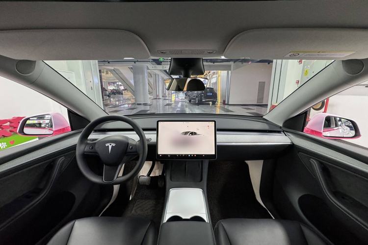 Used Tesla Model Y 2023 Long-Range All-Wheel-Drive Version Interior 1