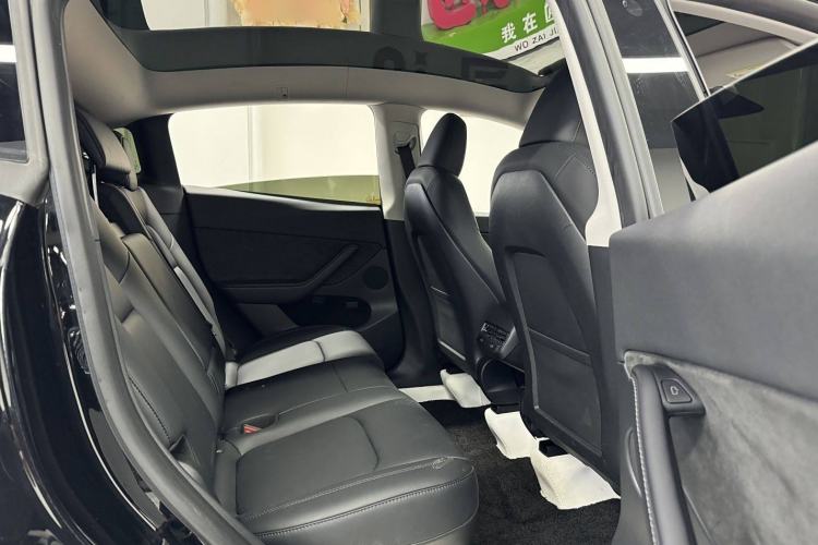 Used Tesla Model Y 2023 Long-Range All-Wheel-Drive Version Interior 11