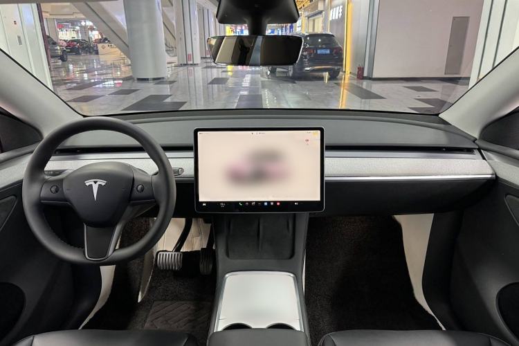 Used Tesla Model Y 2023 Long-Range All-Wheel-Drive Version Interior 2