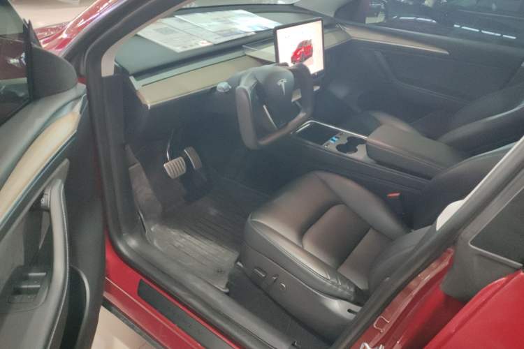 Used Tesla Model Y 2023 High-Performance All-Wheel-Drive Version Interior 3