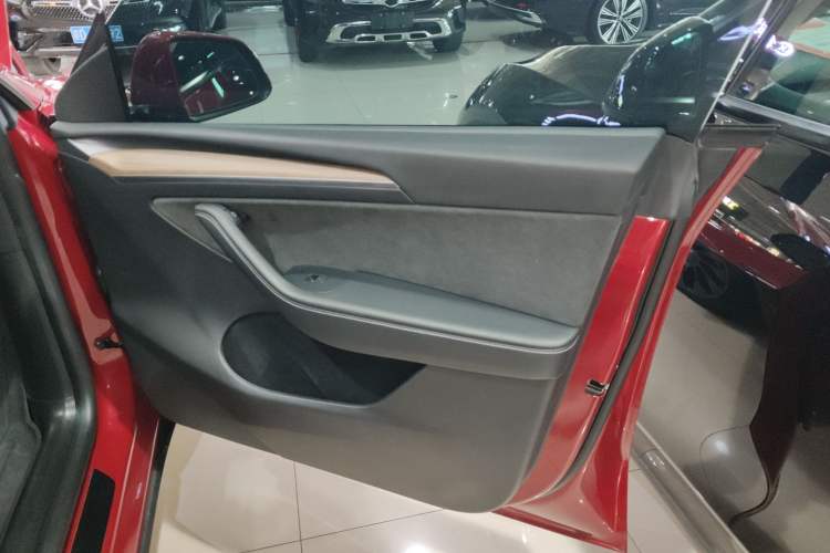Used Tesla Model Y 2023 High-Performance All-Wheel-Drive Version Interior 5