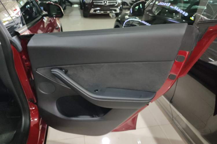 Used Tesla Model Y 2023 High-Performance All-Wheel-Drive Version Interior 6