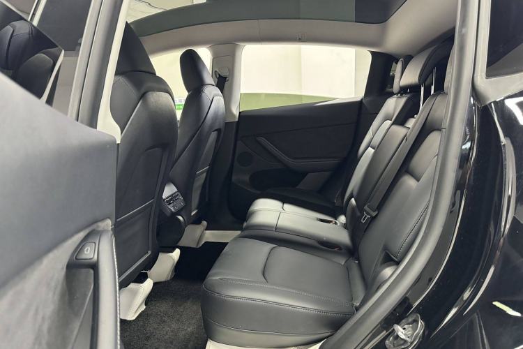 Used Tesla Model Y 2023 Long-Range All-Wheel-Drive Version Interior 7