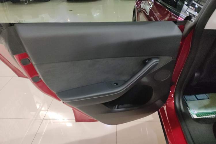 Used Tesla Model Y 2023 High-Performance All-Wheel-Drive Version Interior 8