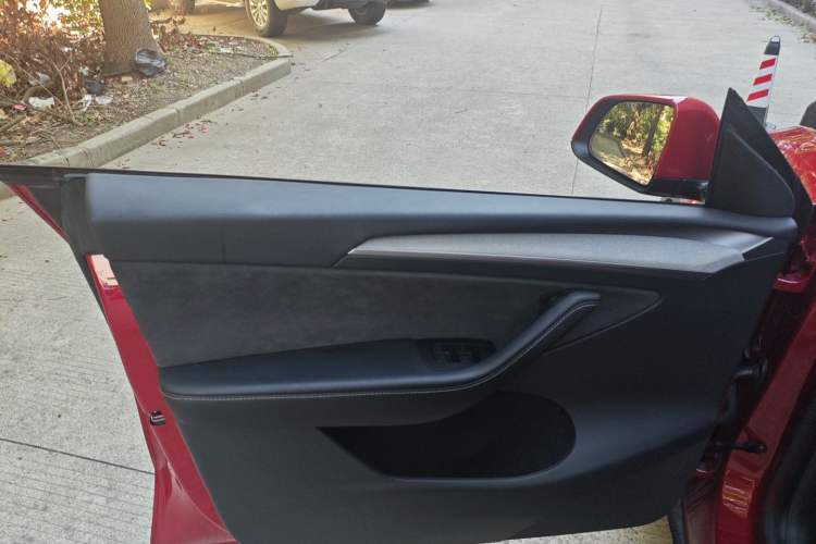 Used Tesla Model Y 2023 High-Performance All-Wheel-Drive Version Left Front Door Interior